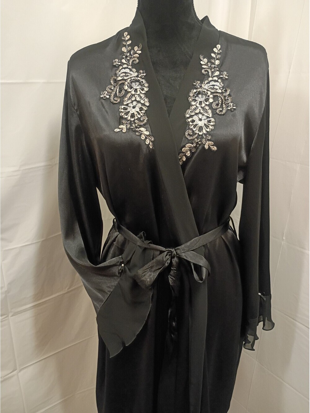 Vintage Y2K Linea Donatella Satin Silky Robe Size L/XL Lace Black Ruffle Sleeve